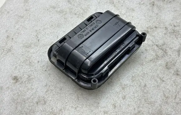 Quarter panel pressure vent