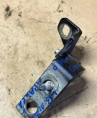 Ford Mondeo MK IV Rear door lower hinge A046575 A28810ac 7S7A