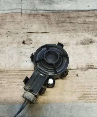 Front door high frequency speaker