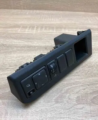 Nissan Note (E11) Wing mirror switch 684859U000 P10971