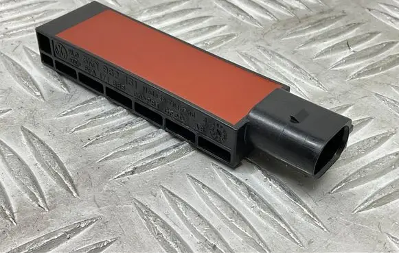 Audi Q3 8U Keyless system antenna 5K0962131