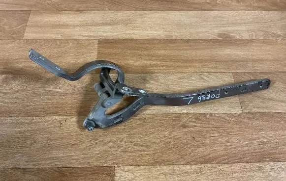 Porsche Cayenne (9PA) Tailgate/trunk/boot hinge 7L5827301B