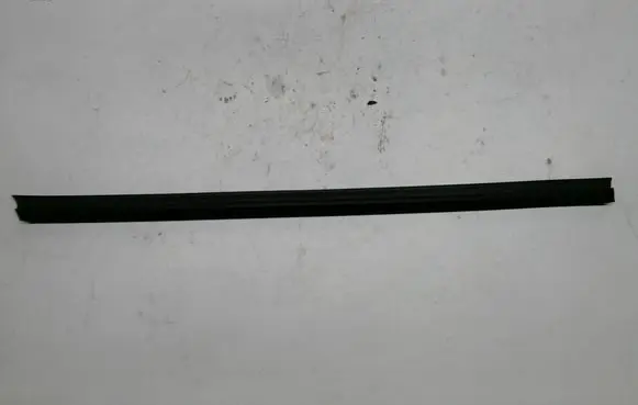 Jeep Grand Cherokee Rubber seal front door window/glass 55399209AB