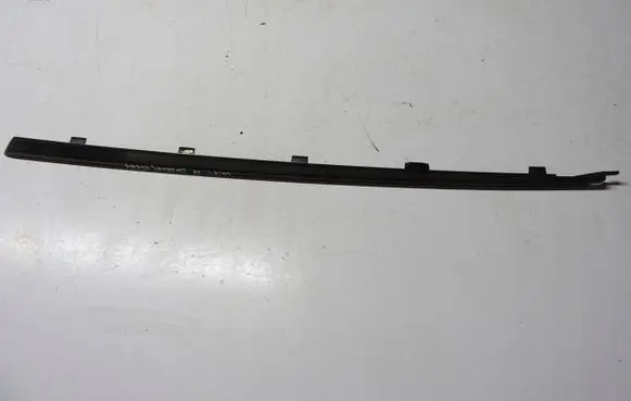 Suzuki Swift I Windshield trim 7716063J0
