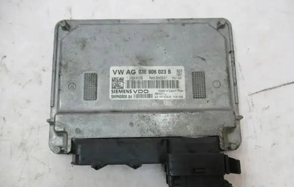 Skoda Fabia Mk2 (5J) Engine control unit/module 03E906023B