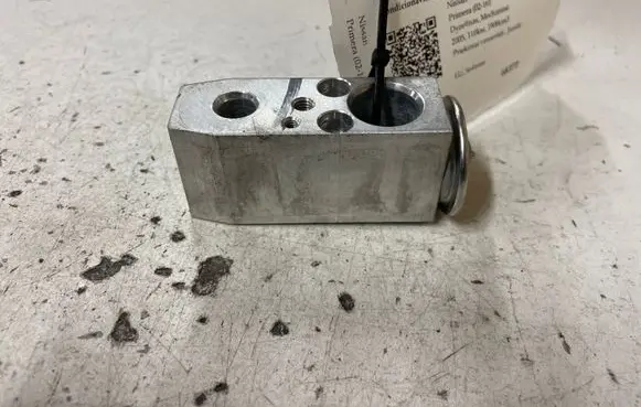 Nissan Primera Air conditioning (A/C) expansion valve 10A00