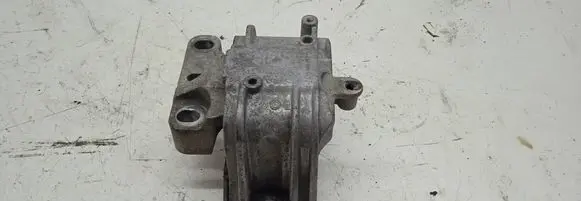 Volkswagen Golf V Engine mount bracket 1K0199262