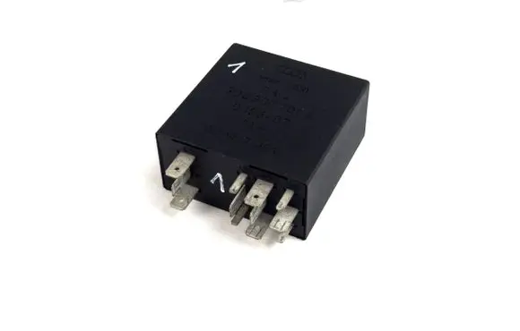 Audi A4 S4 B5 8D Other relay 8d0907701a