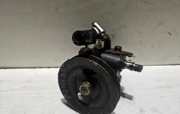 Hyundai Pony Power steering pump 5711024000