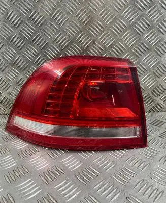 Volkswagen Touareg II Rear/tail lights 7P6945207