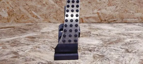 Mercedes-Benz SLK R172 Accelerator throttle pedal A2043000204