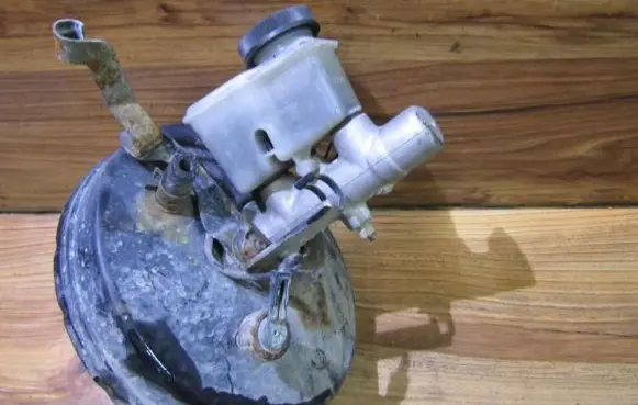 Mazda 626 Master brake cylinder