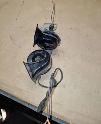 BMW 5 E60 E61 Horn signal 0092018 CH2139 6935709