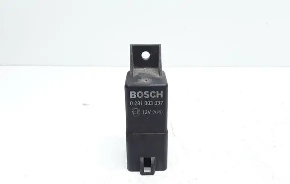 Volvo XC70 Glow plug pre-heat relay 30751798 0281003037