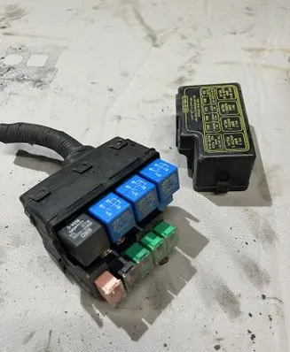 Hyundai Tucson JM Relay mounting block 914902E120 952102E000