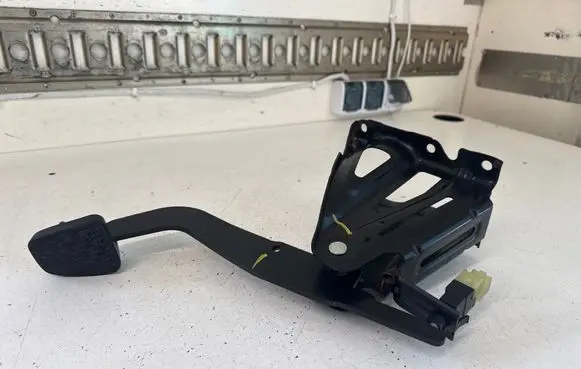 Mercedes-Benz Sprinter W906 Brake pedal A2012920082