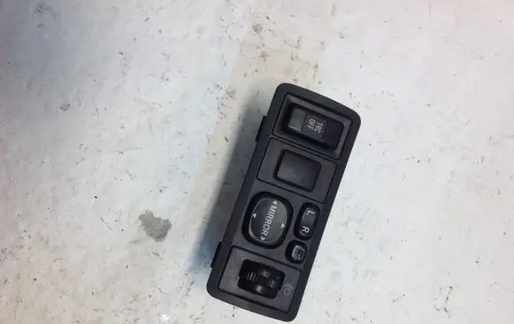 Toyota Avensis T250 Wing mirror switch 777667