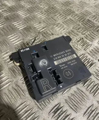 Mercedes-Benz CLS C219 Door control unit/module 2198200326 00005032