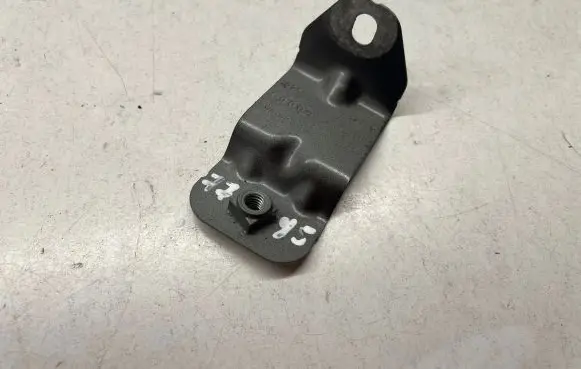 Audi A5 Fender mounting bracket 8W6821471