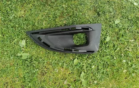 Peugeot 5008 II Front fog light trim/grill 9815692777 C06760091