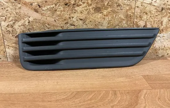 Ford Focus Front fog light trim/grill 4M5119952BE 13698