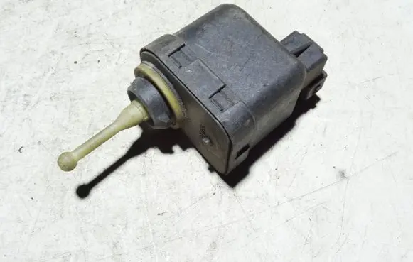 Headlight level adjustment motor