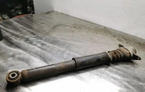 Volkswagen Touran I Rear shock absorber/damper
