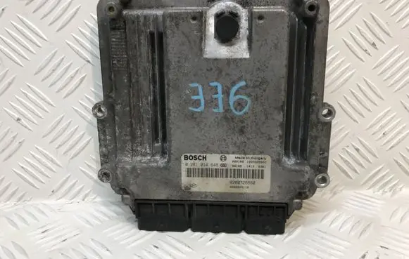 Renault Laguna III Engine control unit/module 8200726880 8200905110