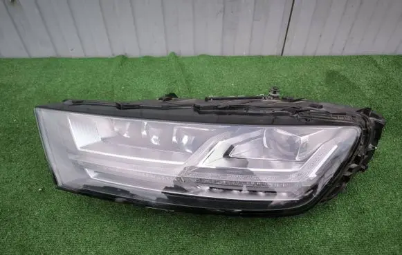 Audi Q7 4M Headlight/headlamp 4M0941035