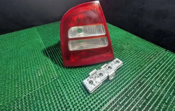 Skoda Octavia Mk1 (1U) Rear/tail lights YU3X13405BA