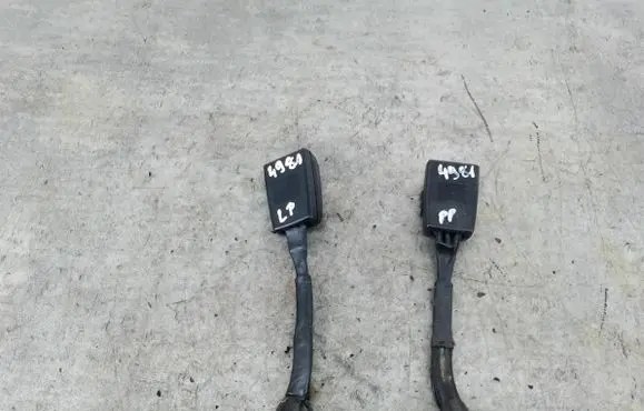 Volkswagen Golf V Front seatbelt buckle 