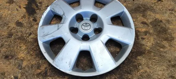 Toyota Avensis T250 R16 wheel hub/cap/trim 53360A0