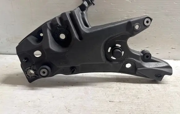 Volvo V60 Fender mounting bracket 32288930