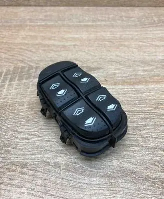 Ford Focus Electric window control switch 98AB14A132DE 03162252