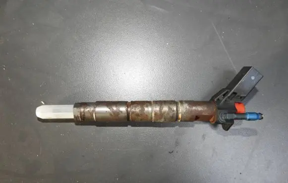 Mercedes-Benz E W213 Fuel injector 0445117048