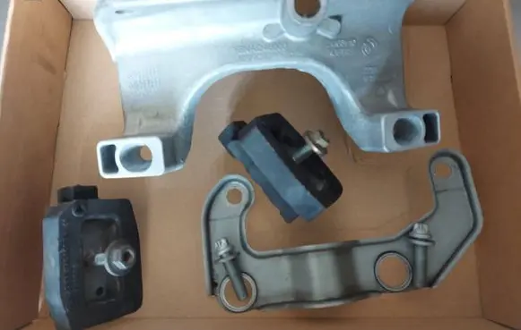 BMW 6 E63 E64 Gearbox mounting bracket 6761103 6761093