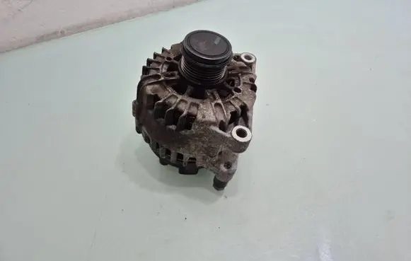 Volvo V40 Generator/alternator 30644799