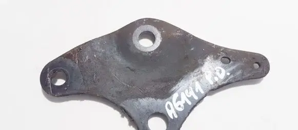 Peugeot 407 Engine mounting bracket