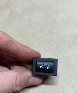 Tailgate opening switch