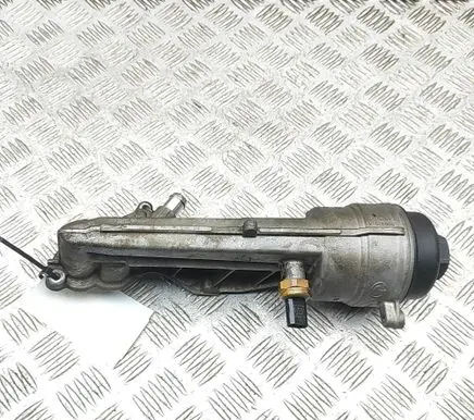 BMW 1 F20 F21 Oil filter cover 7611968