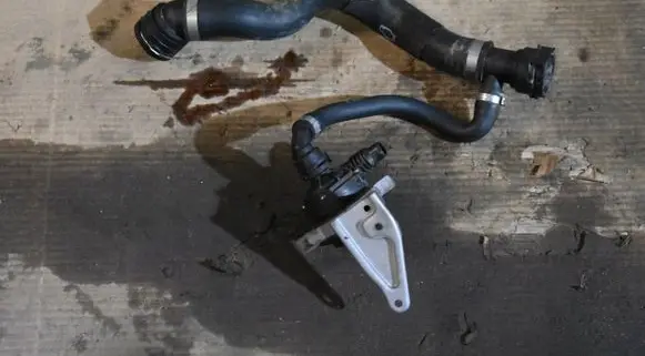 BMW X5 G05 Engine coolant pipe/hose 86512879894783