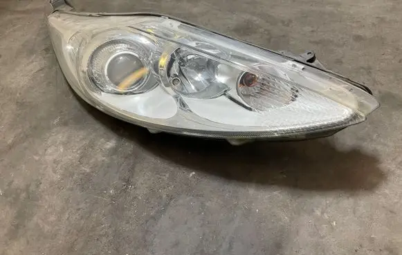 Ford Fiesta Headlight/headlamp 8A6113W029DG 1LL24704508