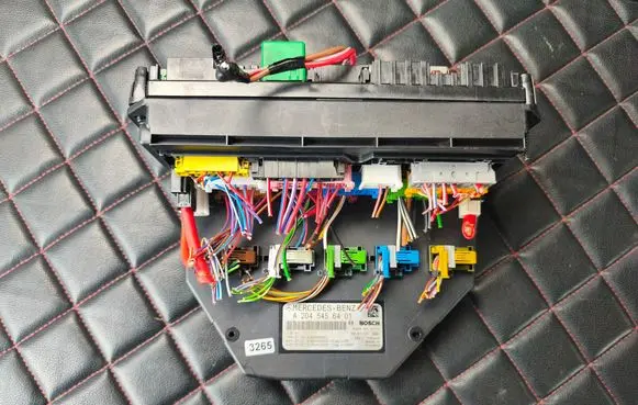 Mercedes-Benz C W204 SAM control unit A2045456401 A2045456801 A2044423300