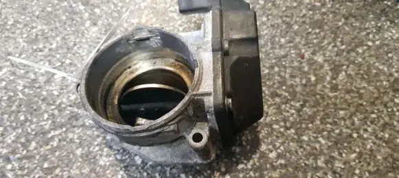 Volkswagen Golf Plus Throttle valve 03G128063A