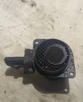Volkswagen Touran I Mass air flow meter 0281002531 038906461B