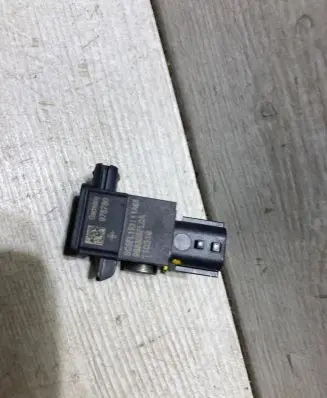 Renault Clio V Airbag deployment crash/impact sensor 988305fl0a
