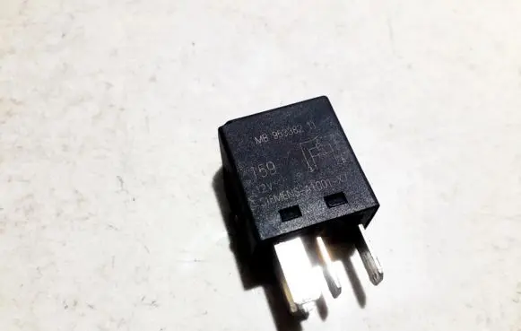 Volvo S40, V40 Other relay mb9533821l a1001-x7