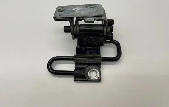 Audi A6 S6 C6 4F Front door lower hinge 8E0831411