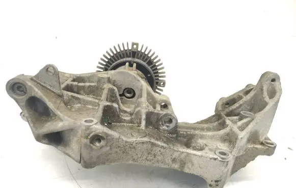 Engine mounting bracket