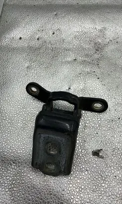 Opel Insignia A Front door lower hinge A046574 3230